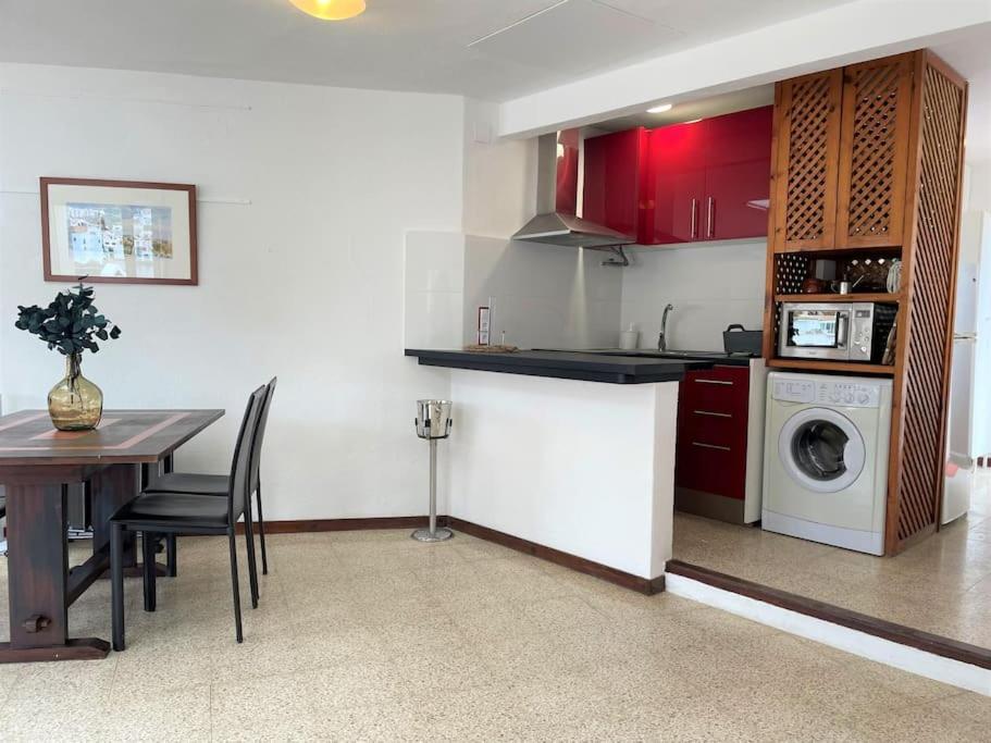 Des Puig - Apartment With Sea Views Кадакес Екстериор снимка