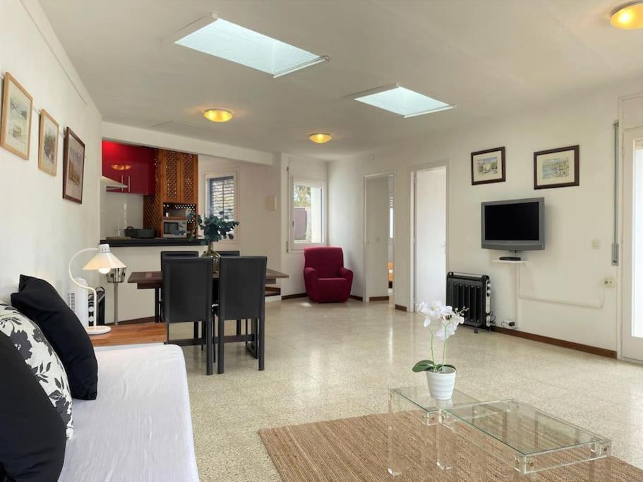 Des Puig - Apartment With Sea Views Кадакес Екстериор снимка