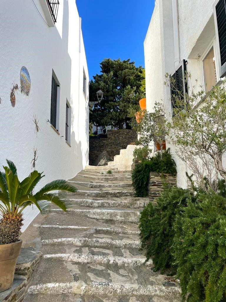 Des Puig - Apartment With Sea Views Кадакес Екстериор снимка